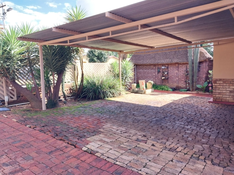3 Bedroom Property for Sale in Potchefstroom South North West